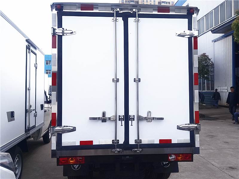 躍進(jìn)小福星藍(lán)牌國(guó)六冷藏車(chē)