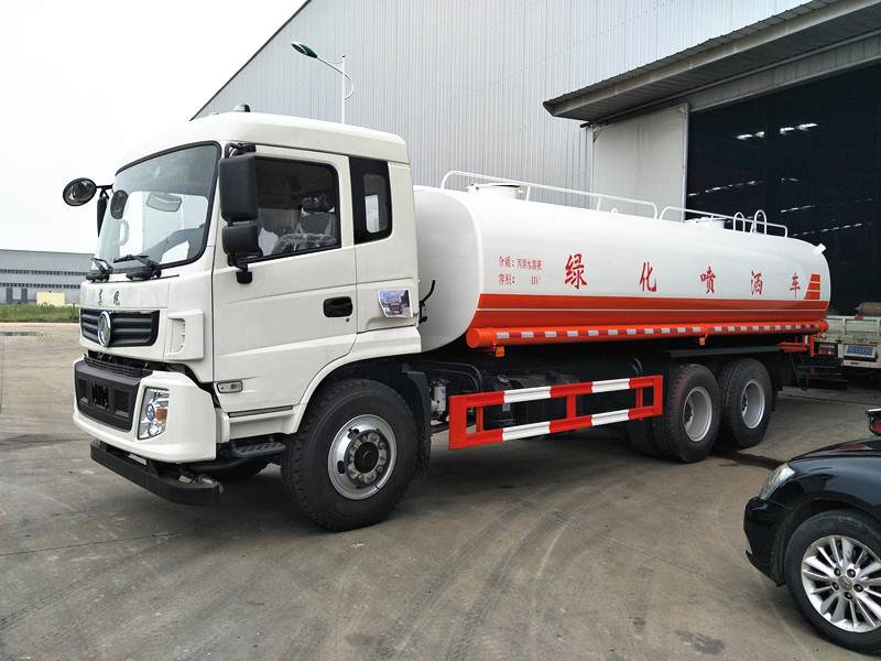 東風新款雙橋灑水車