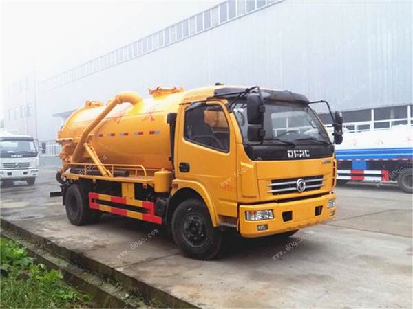 東風多利卡6方吸污車