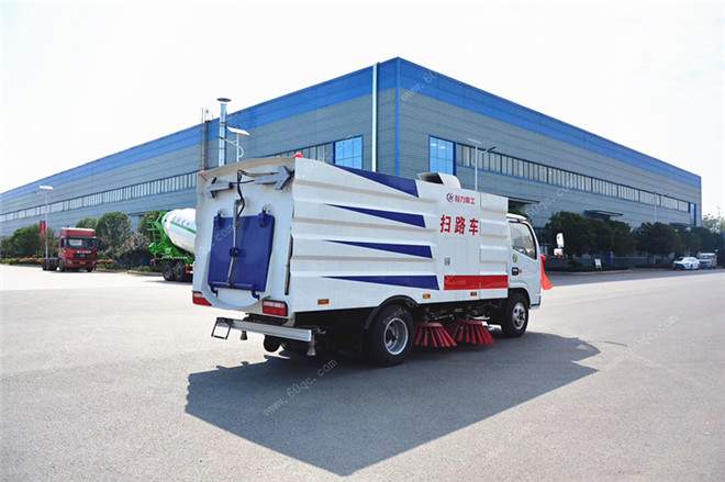 東風多利卡6方掃路車