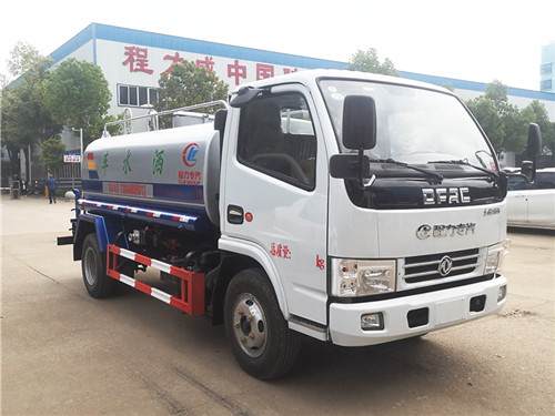 東風(fēng)灑水車(chē)一直受到全國(guó)用戶(hù)的歡迎！