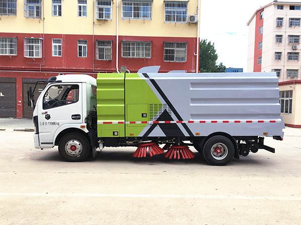 程力掃路車(chē)注意五個(gè)部位的保養(yǎng)